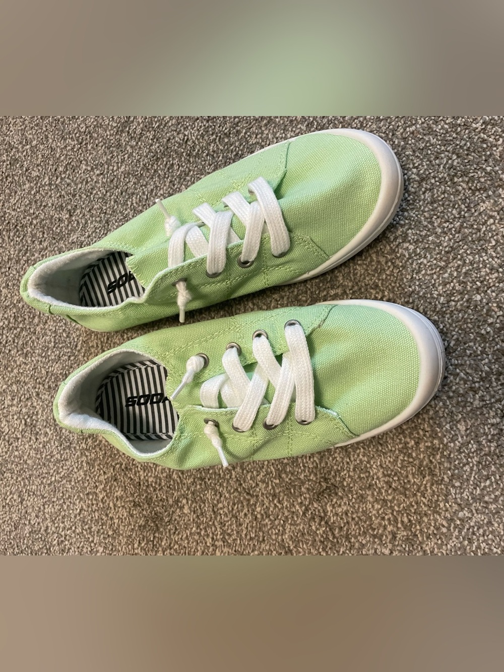 Ladies Sneakers in Mint Green